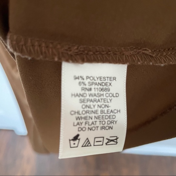 Sleeveless brown dress - Picture 2 of 4